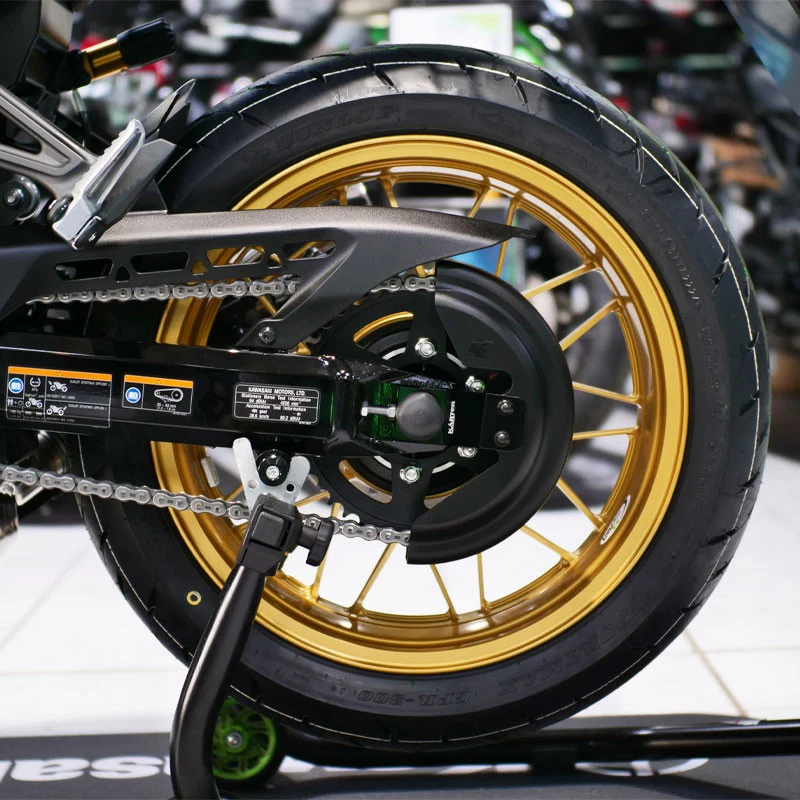 KAWASAKI VERSYS 1000 - SCHWARZER Kettenschutz