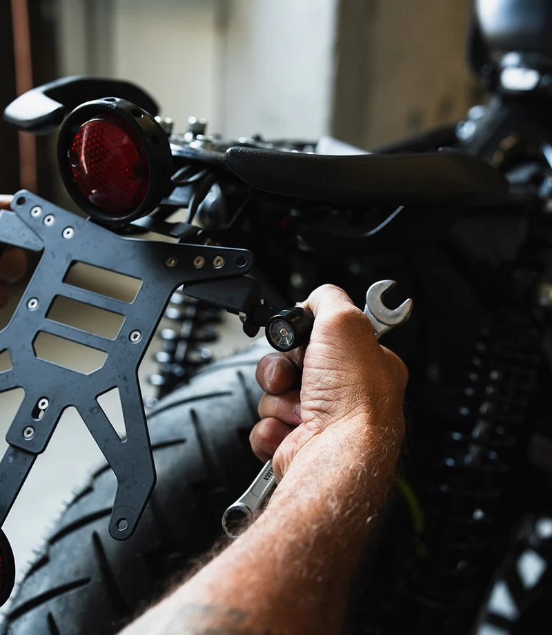 Portatarga Corto Cafe Twin per Royal Enfield HNTR 350