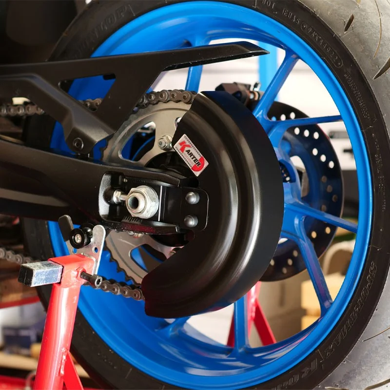 SUZUKI GSX-8R – Satin-SCHWARZer Kettenschutz