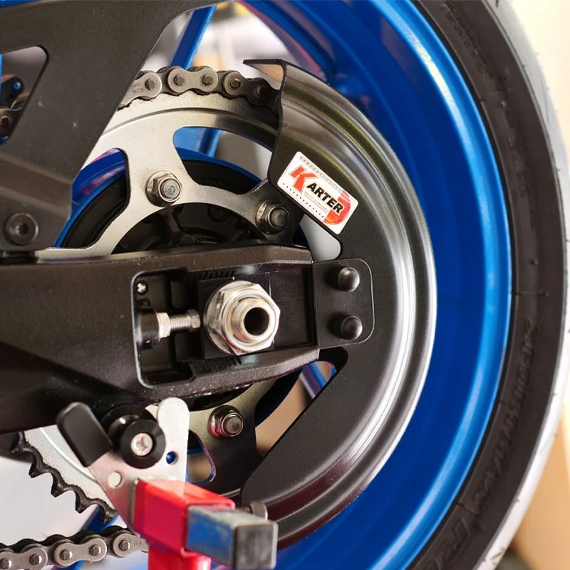 SUZUKI GSX-8R – Satin-SCHWARZer Kettenschutz