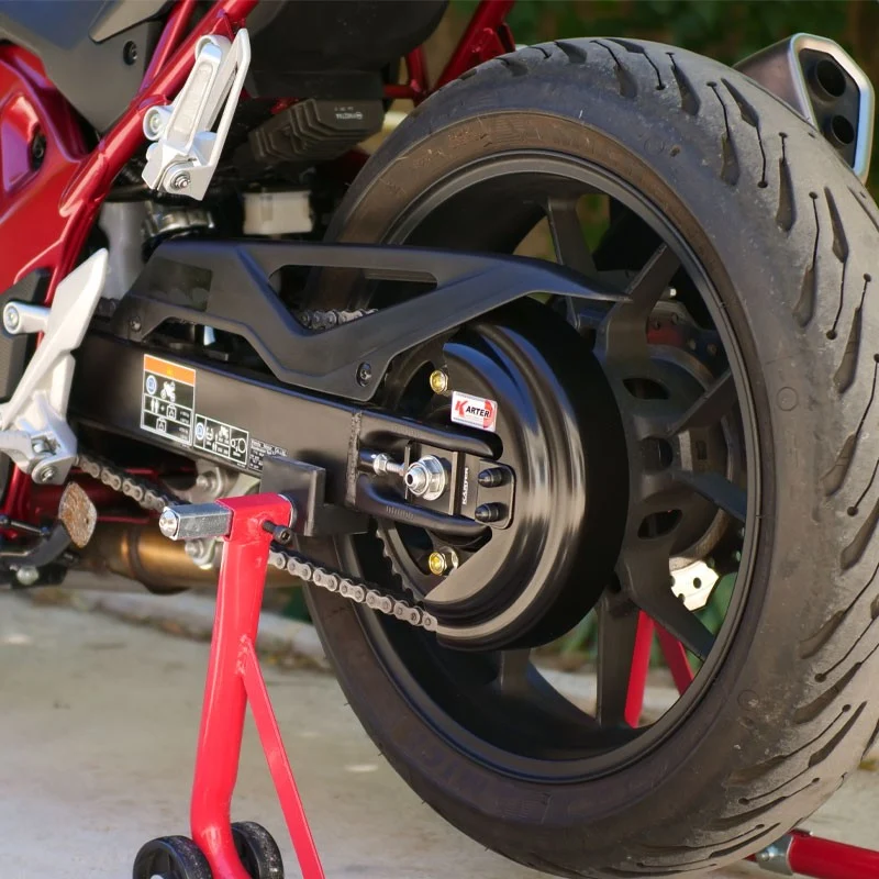 HONDA CB750 Hornet ab 2023 – Satin SCHWARZer Kettenschutz