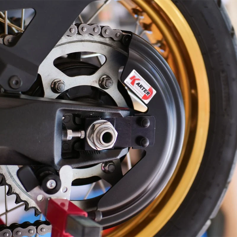 SUZUKI V-STROM 800SE – Satin SCHWARZer Kettenschutz