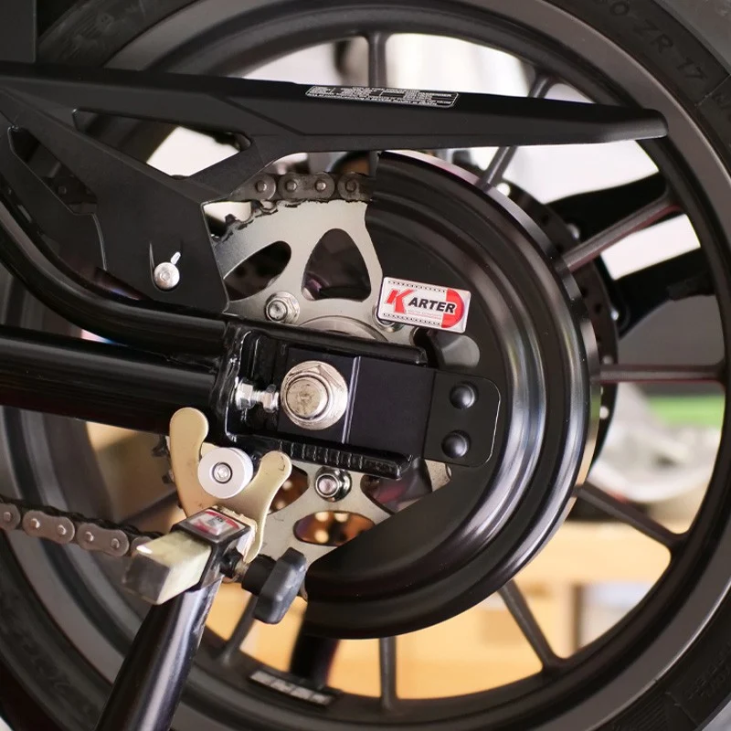 BENELLI TRK 502 – Satin SCHWARZer Kettenschutz