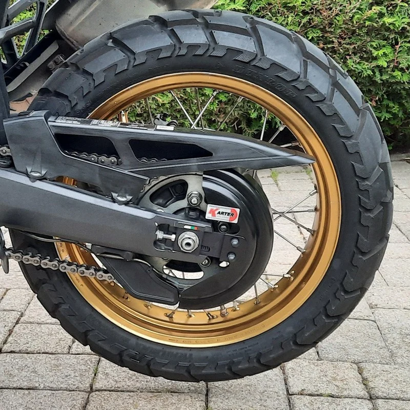 HONDA Africa Twin 1000 – Satin-SCHWARZer Kettenschutz