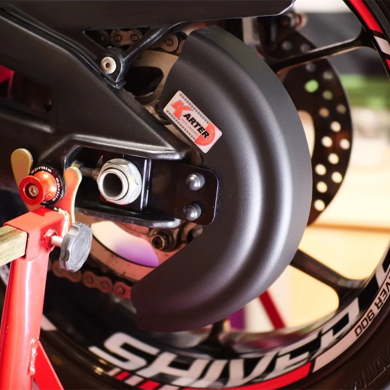 APRILIA SHIVER 750 – Kettenschutz in Satinschwarz