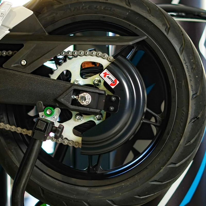 CFMOTO 650 MT – Satin SCHWARZer Kettenschutz