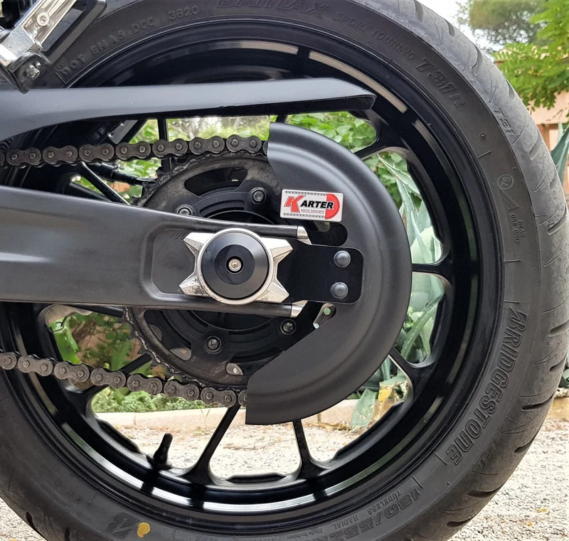Yamaha MT-07 – satinierter schwarzer Kettenschutz