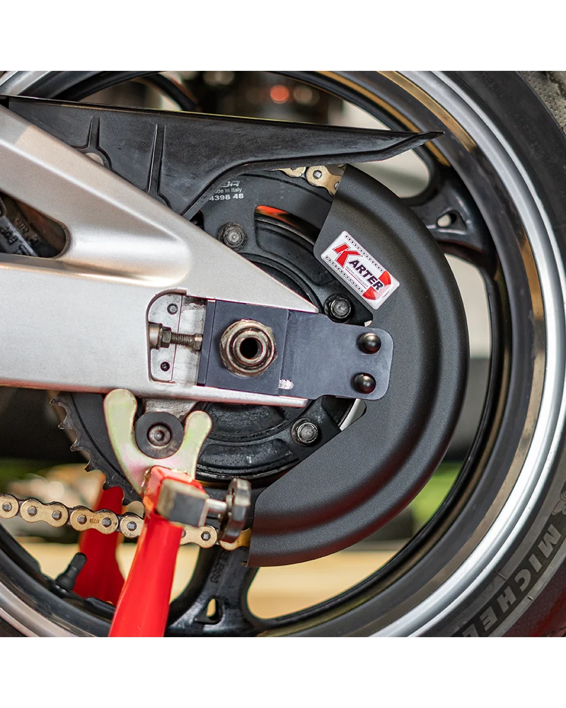SUZUKI GSR 600 – Satin-SCHWARZer Kettenschutz