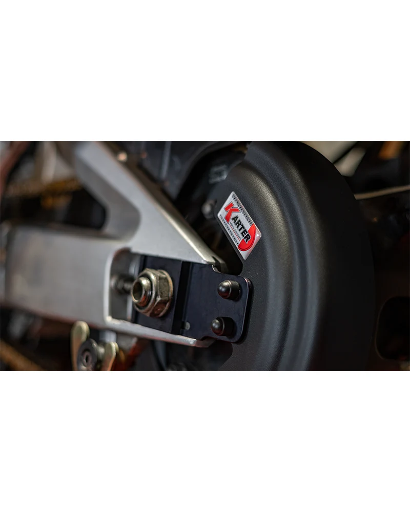 SUZUKI GSR 600 – Satin-SCHWARZer Kettenschutz