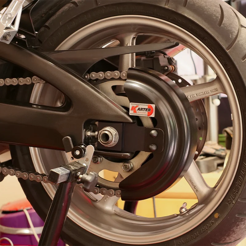 Yamaha FZ1 – satinierter schwarzer Kettenschutz