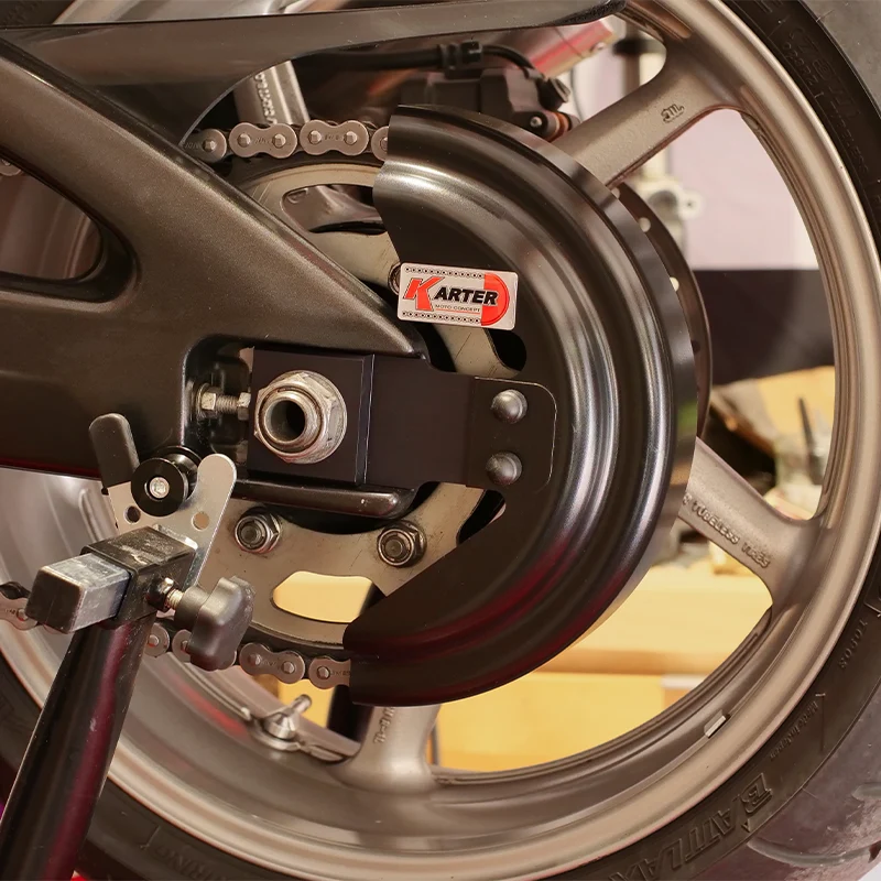 Yamaha FZ1 – satinierter schwarzer Kettenschutz