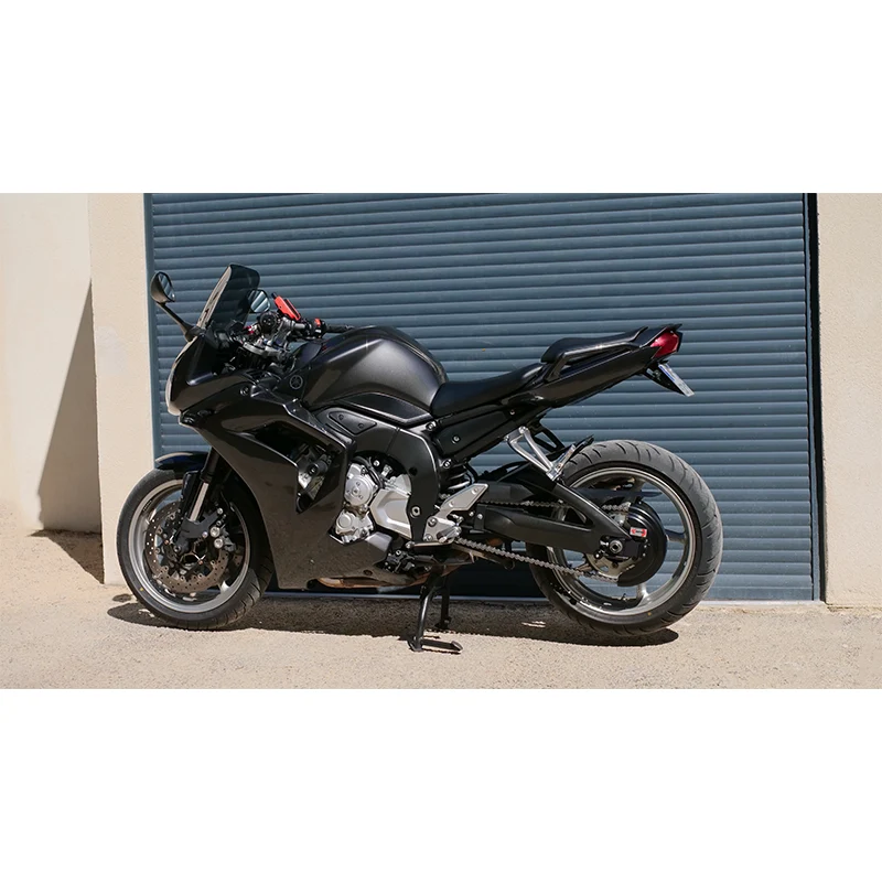 Yamaha FZ1 – satinierter schwarzer Kettenschutz