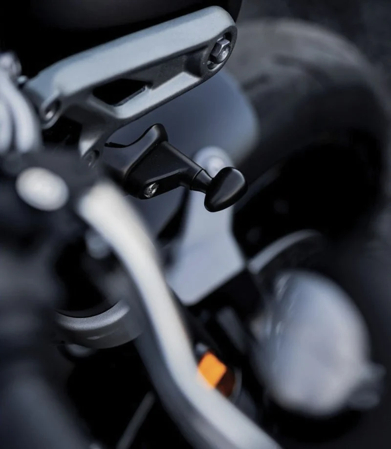 Supporti Frecce Posteriori da 8 mm Neri per Triumph 400