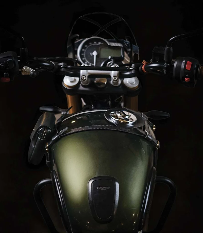 Paraserbatoio Nero per Triumph 400cc