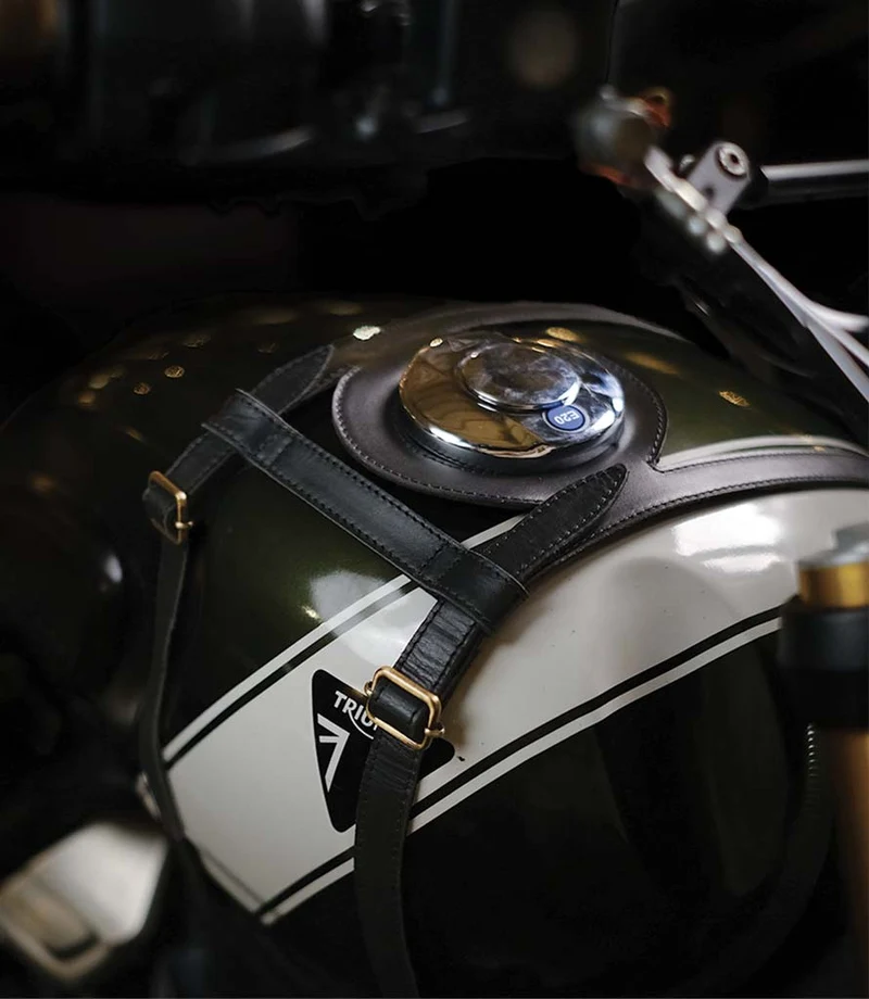 Paraserbatoio Nero per Triumph 400cc