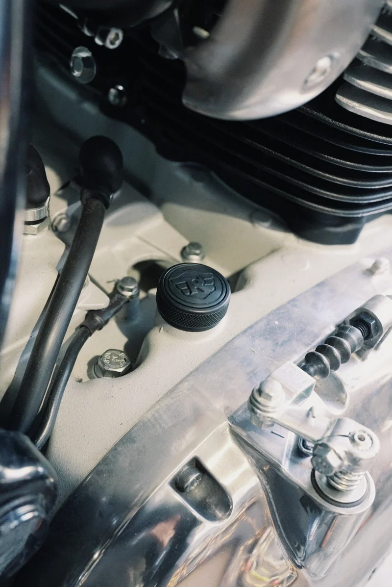 Tappo Olio Motore Nero per Royal Enfield
