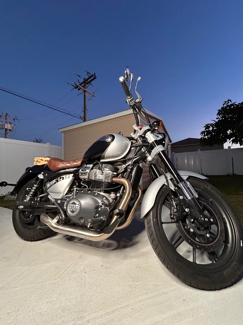 Auspuff „Hot Rod“ Royal Enfield Super Meteor / ShotGun 650