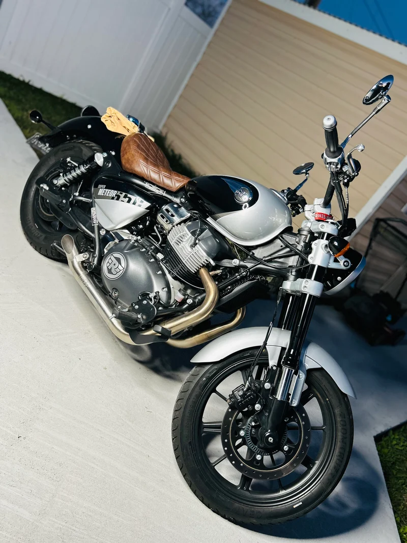 Auspuff „Hot Rod“ Royal Enfield Super Meteor / ShotGun 650