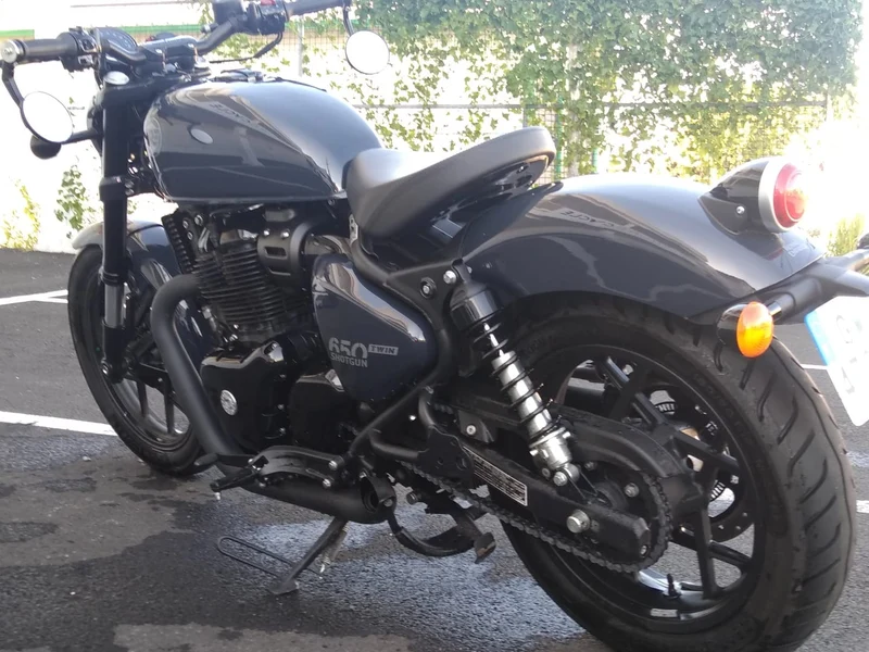 Auspuff „Hot Rod“ Royal Enfield Super Meteor / ShotGun 650