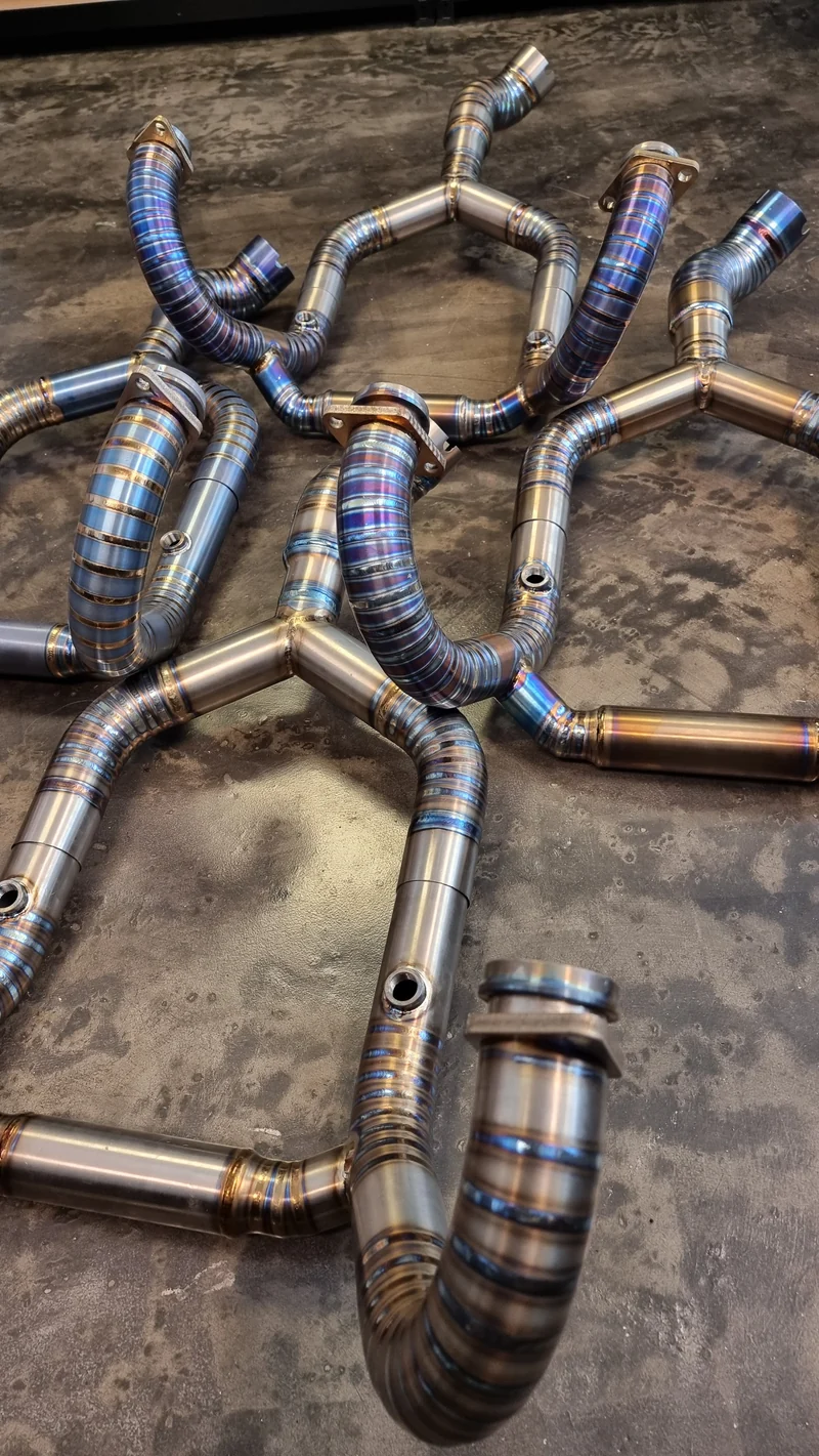 Titan Auspuffkrümmer für Nine T