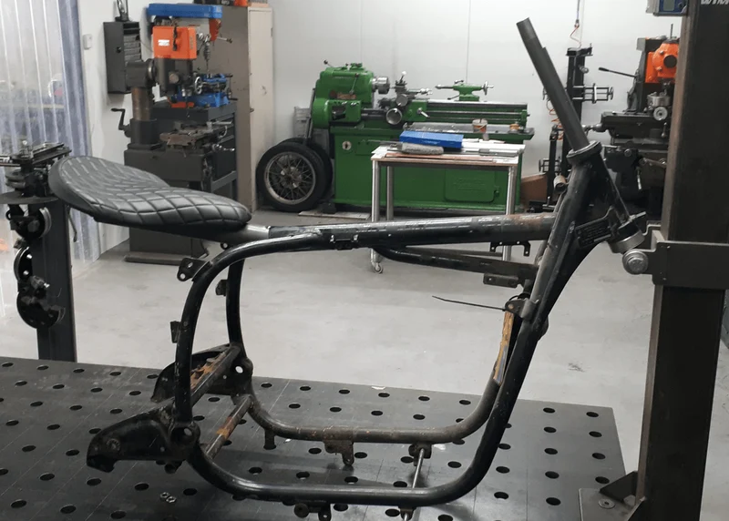 Rückschleife Bobber BMW mit Rücklicht