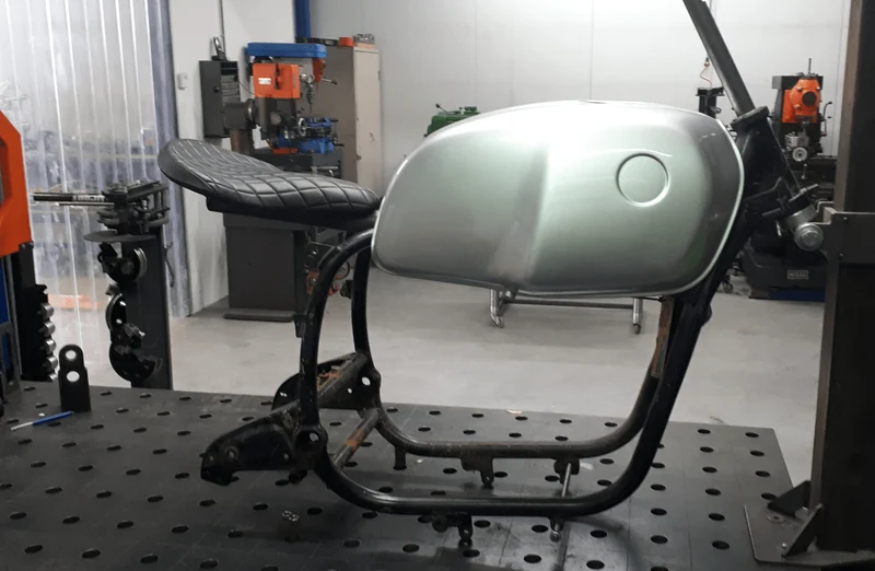 Rückschleife Bobber BMW mit Rücklicht