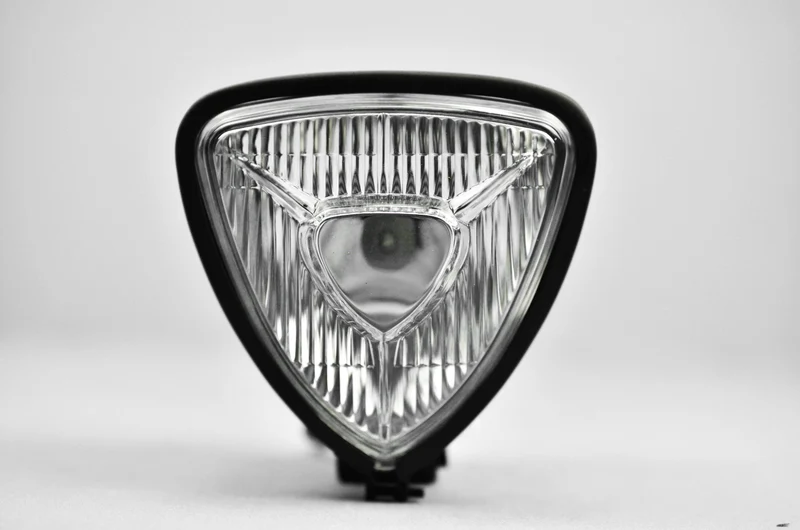 Dreieckiger Scheinwerfer schwarzes weißes Glas