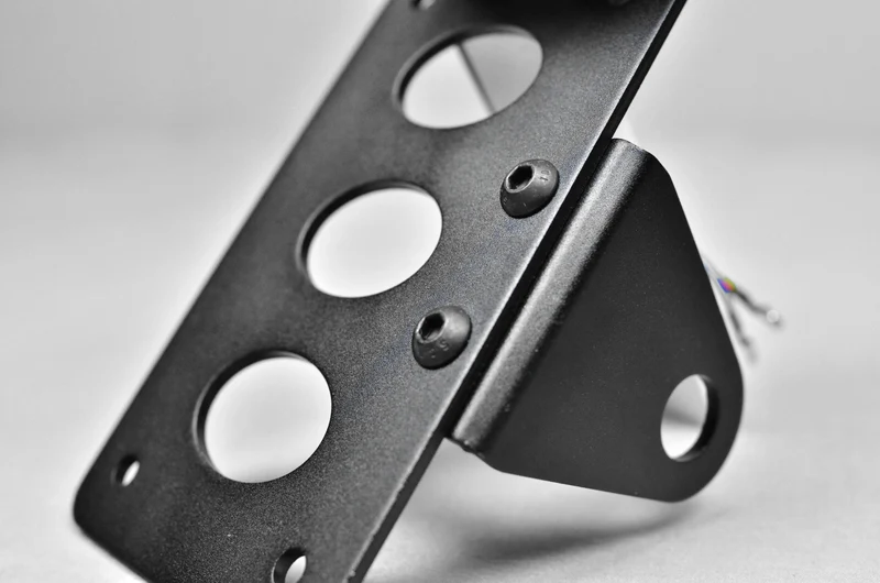 Seitlicher Kennzeichenhalter mit Lichtern